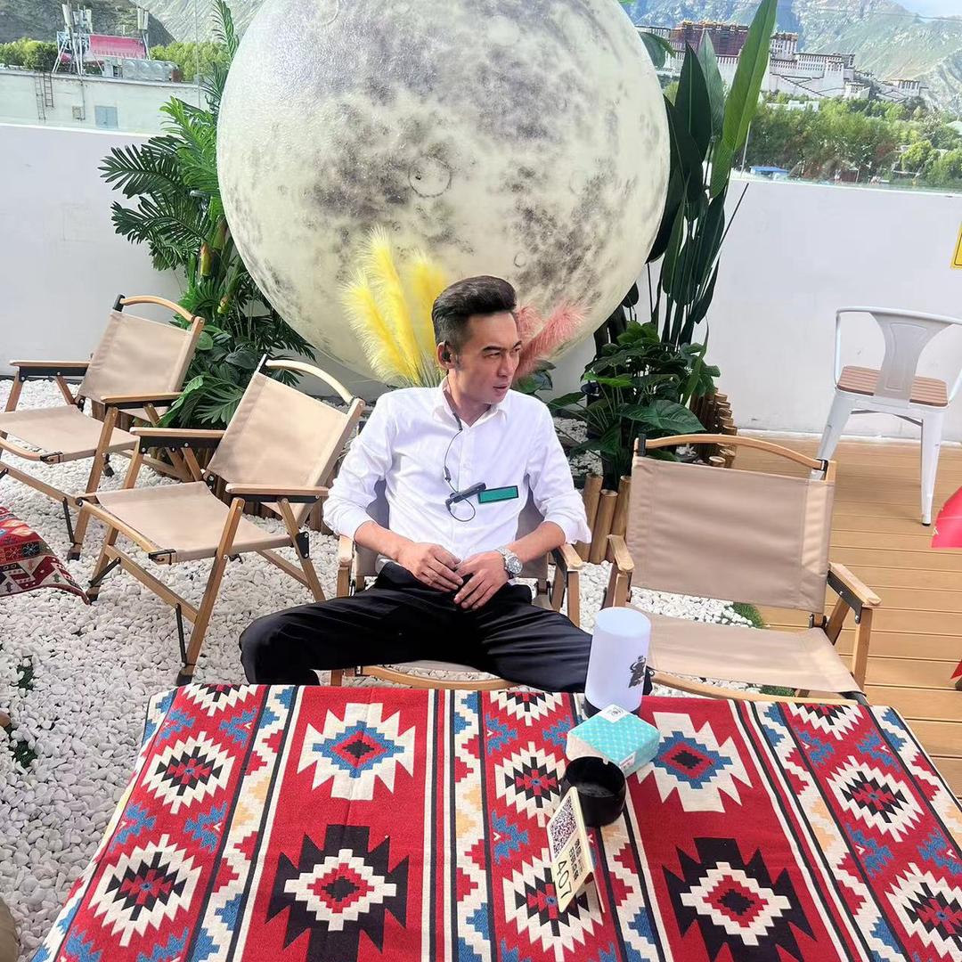 拉萨爱留马龙