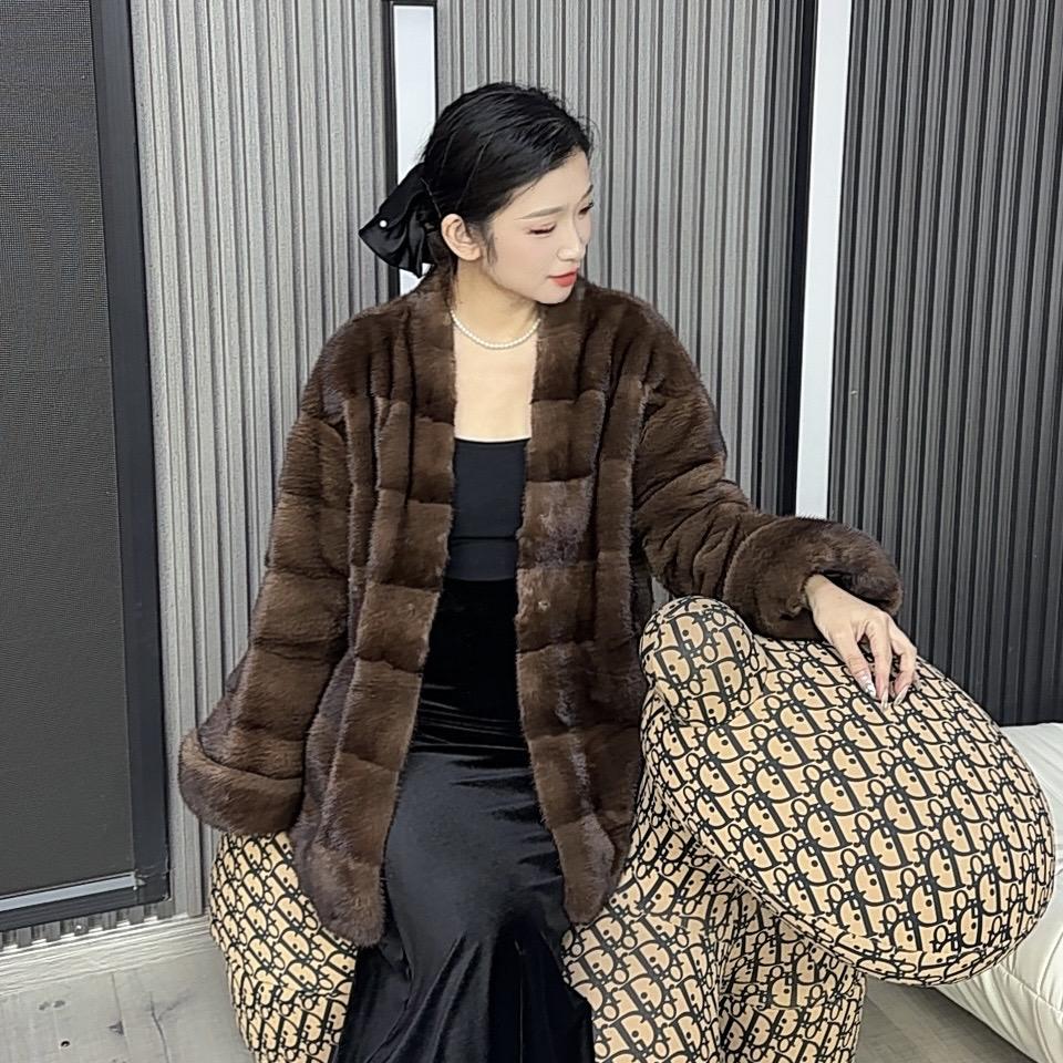 海宁君君水貂皮草