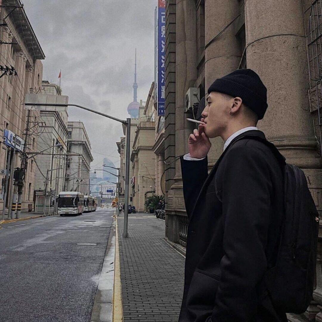 成都租房何涵i