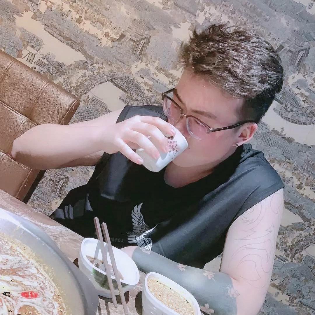 不预设。