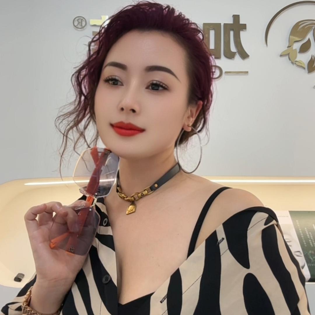 单身女人小含含
