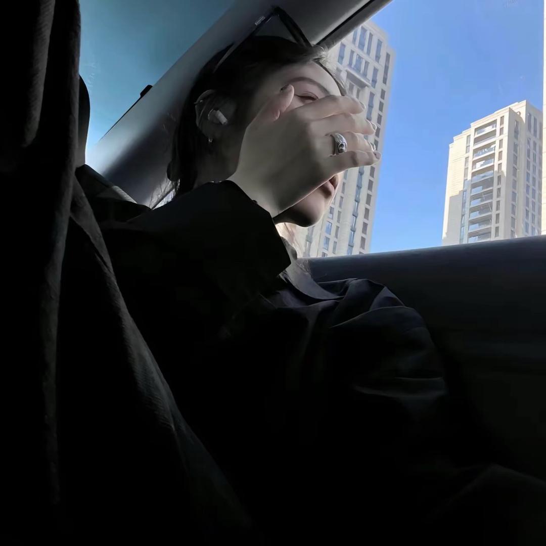 嗯……