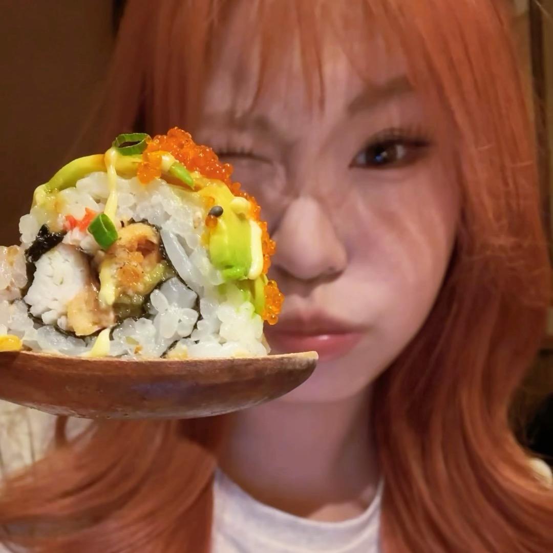 易烊千玺圈外女友