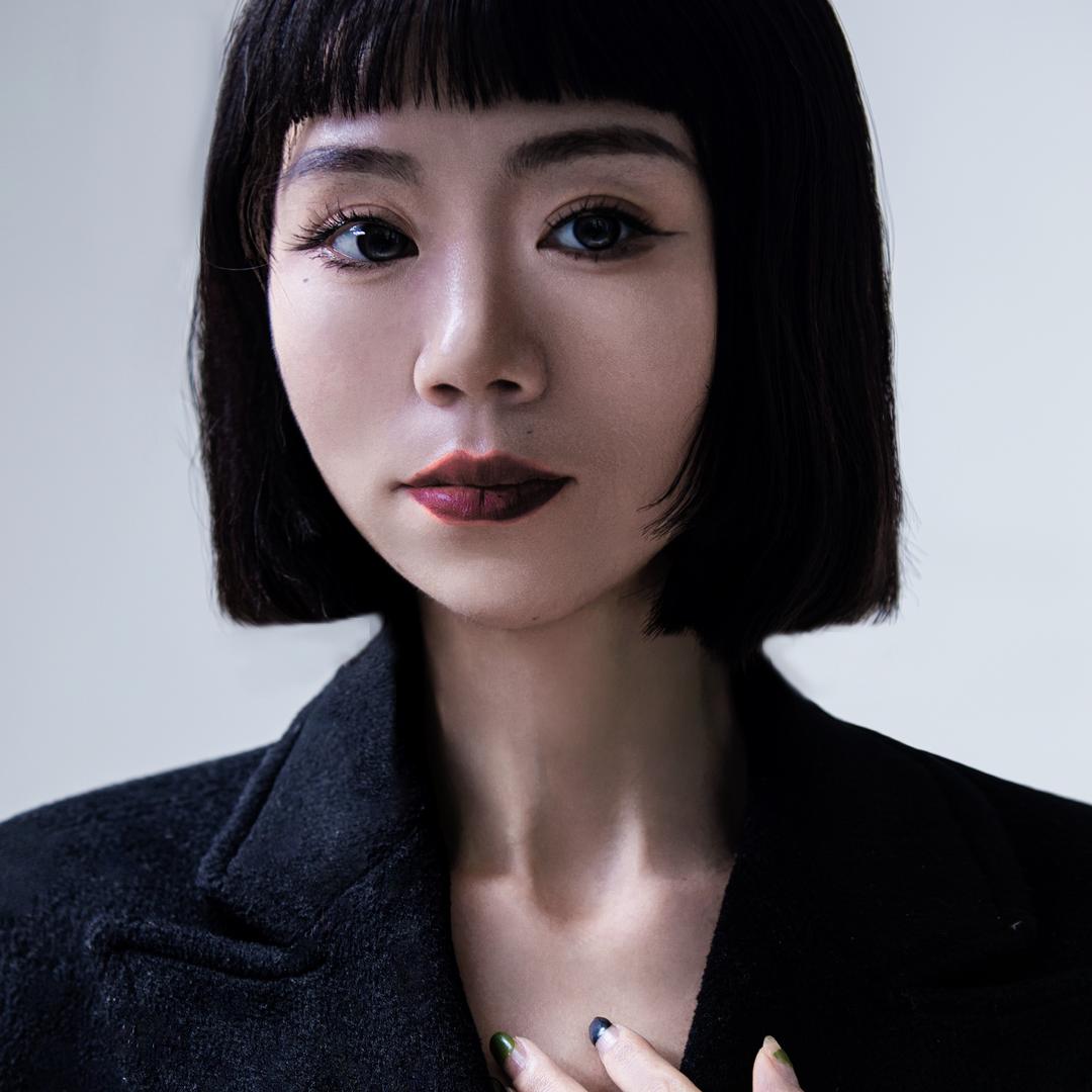 纯色婚纱化妆师