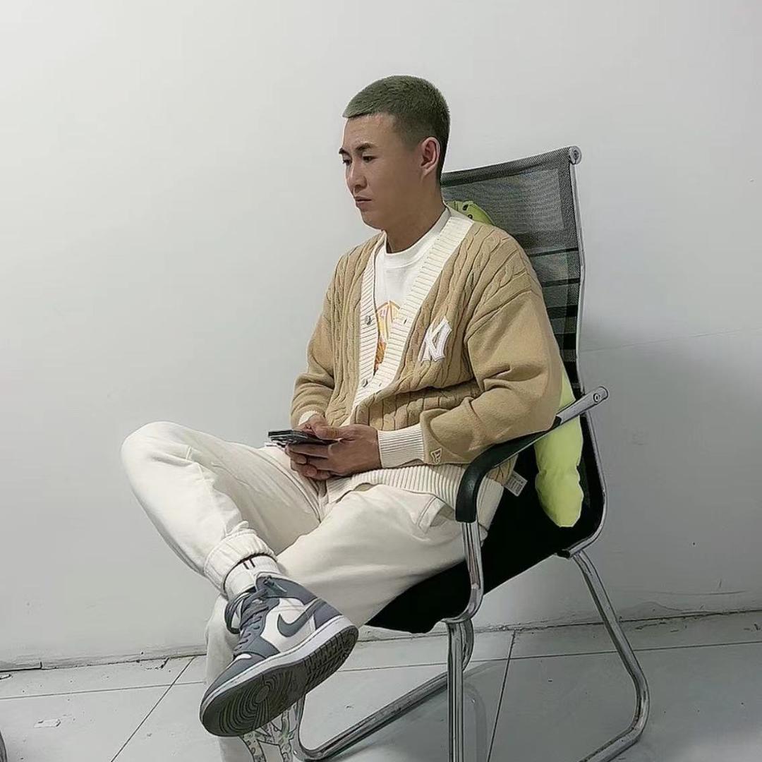 别碰我，你不配