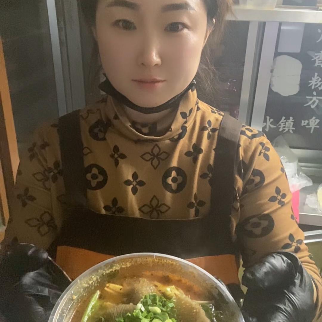 爆肚姐（刘哥媳妇）