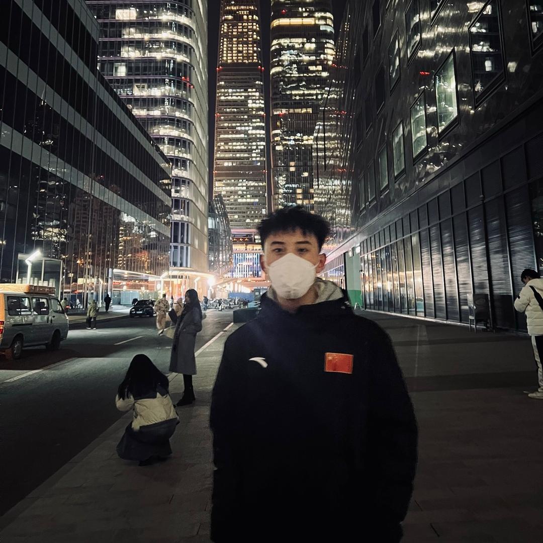 刘弈.