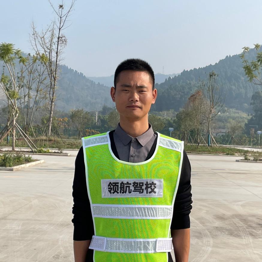 视高驾校史教练
