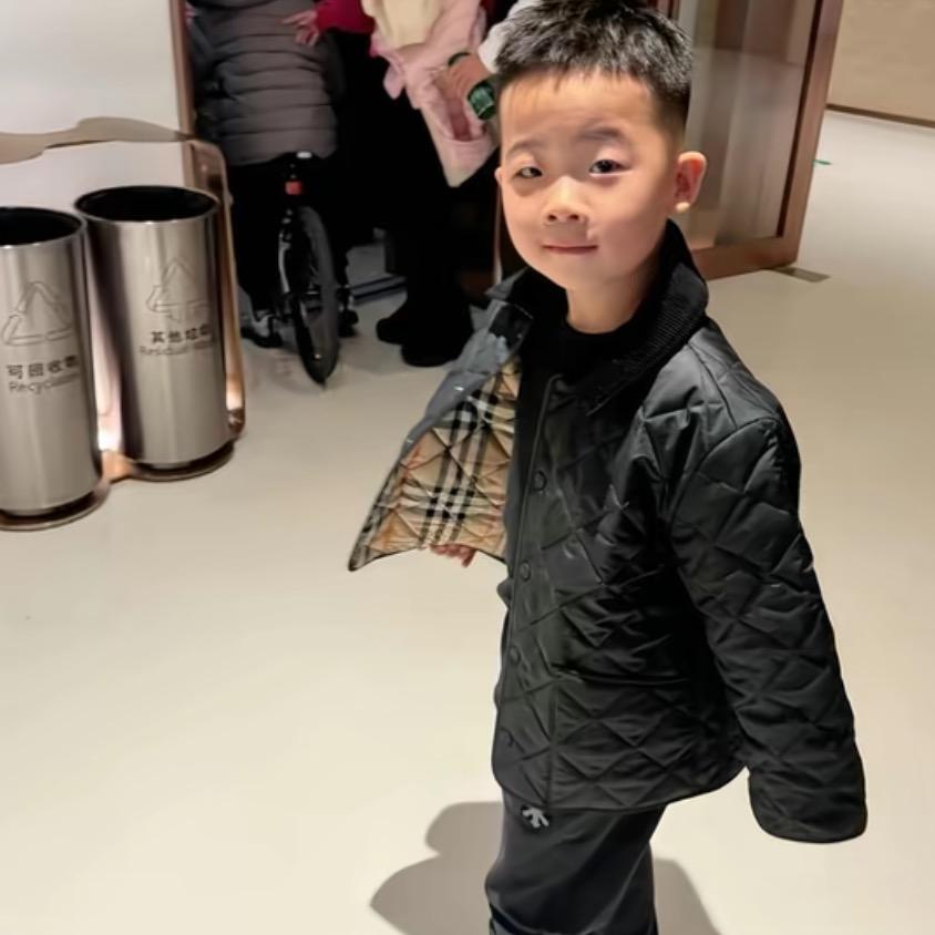 顾秋亮．