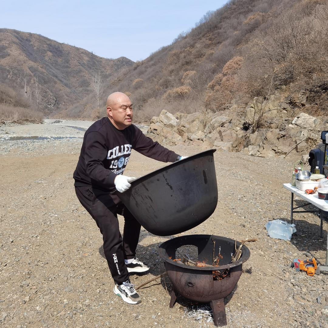 越野e族食神野外柴火大锅菜
