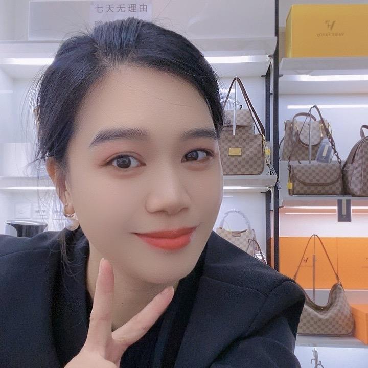 靓靓轻奢美包