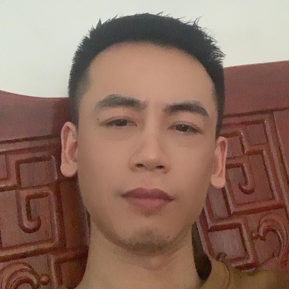 路之约特色烧烤 。       阿青