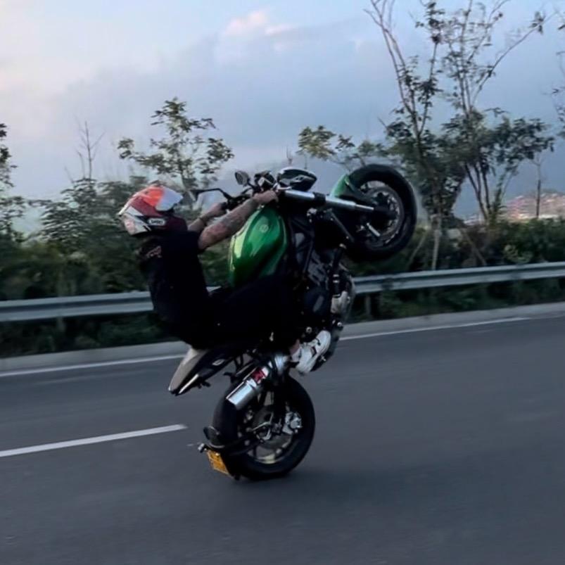 Aaa小张老师🏍️