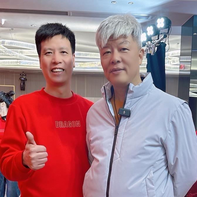 霞湖世家休闲男装王哥