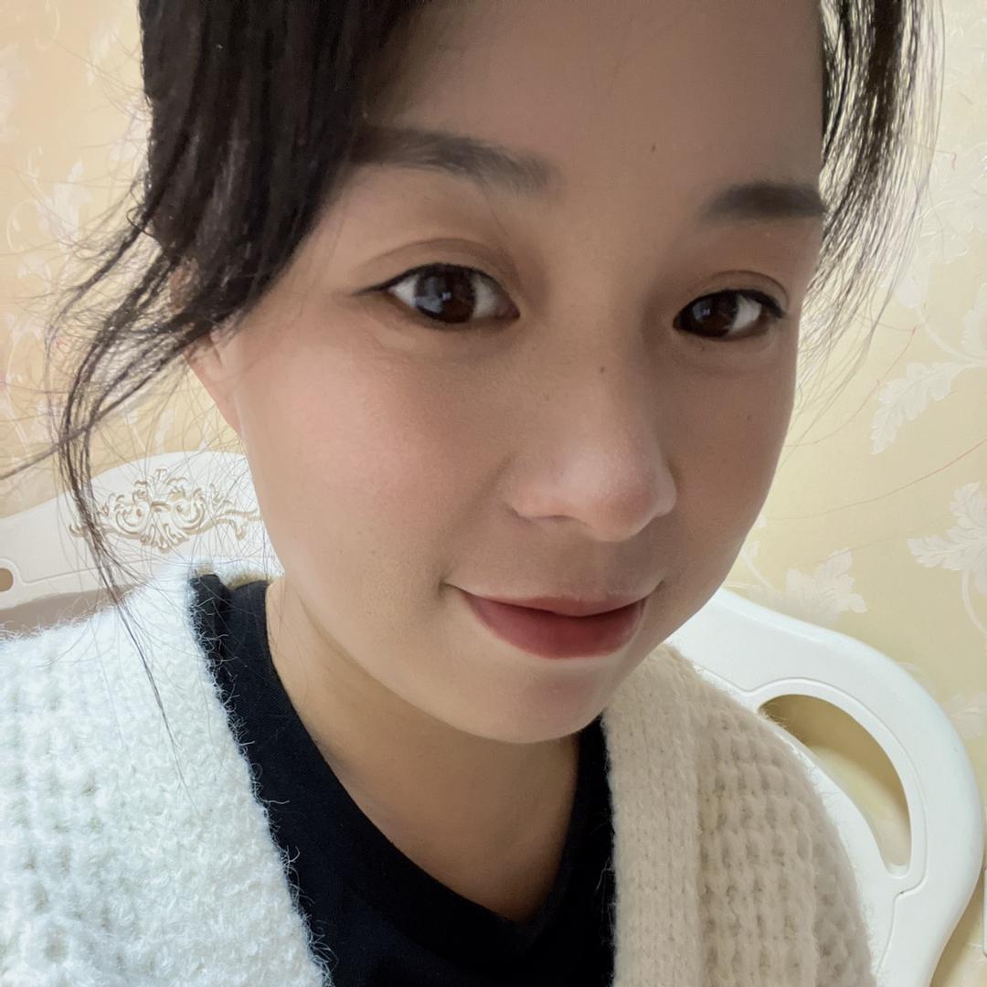在韩侨小区南门门口卖梁心生煎包的