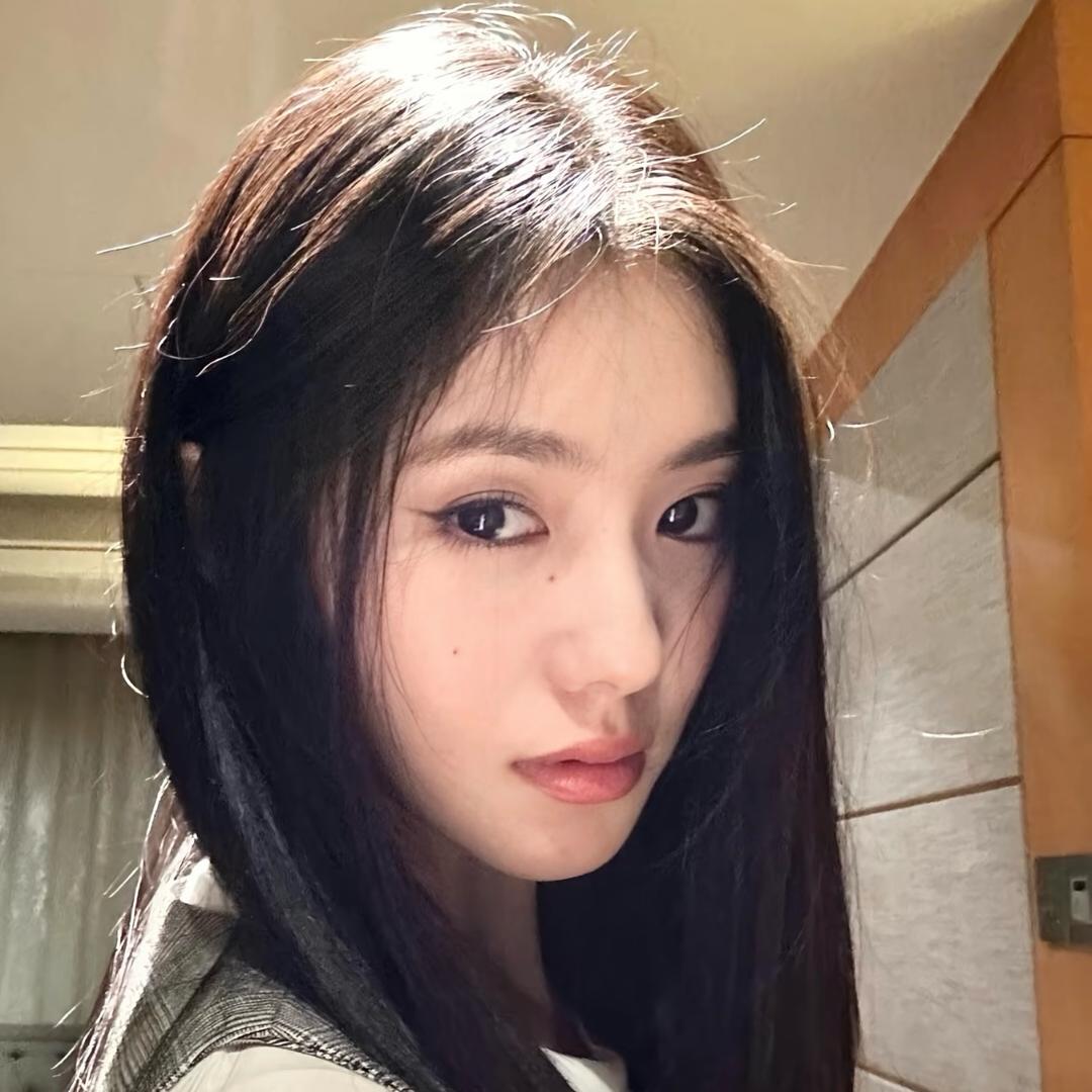 钞票很多张女士