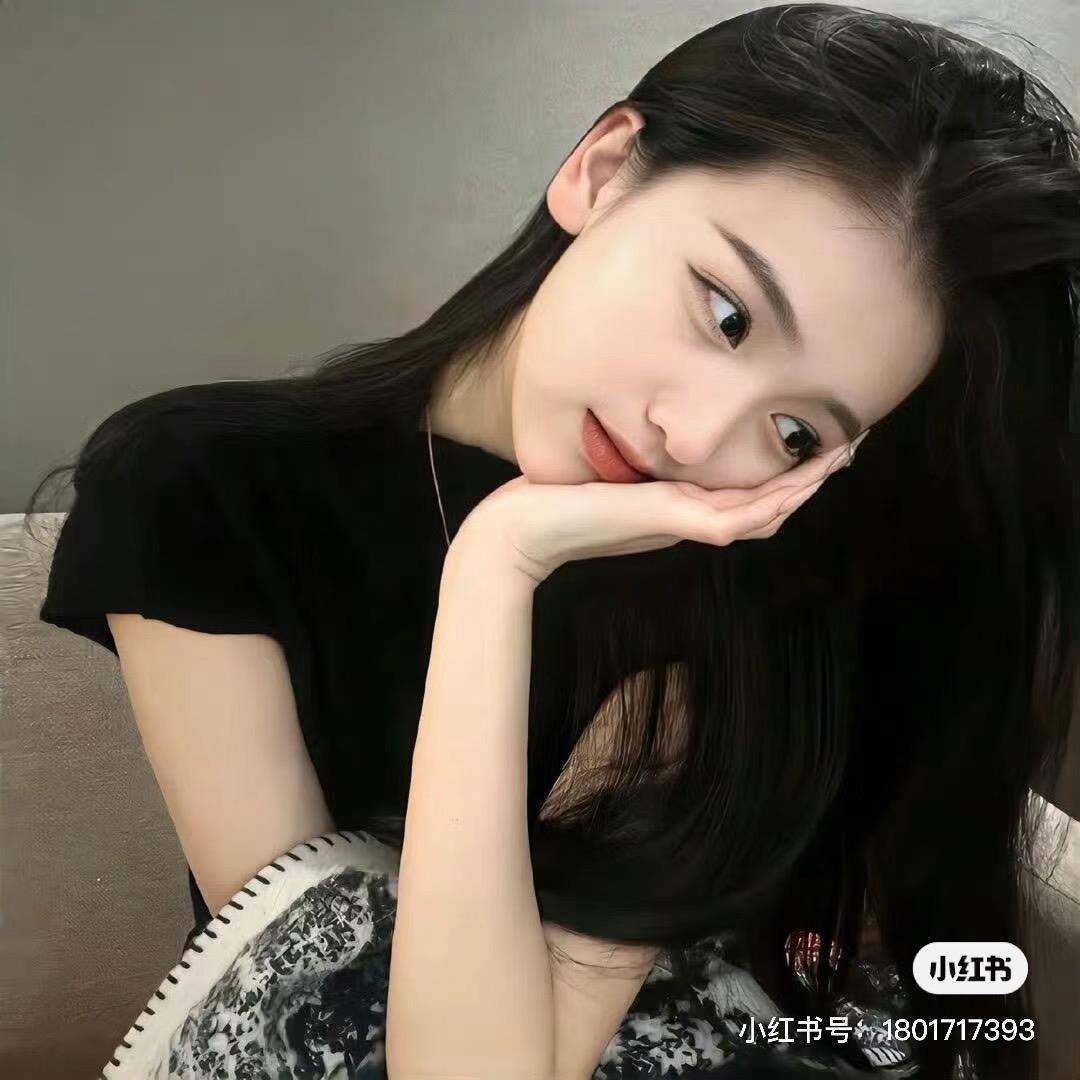 收柿子的小姐姐