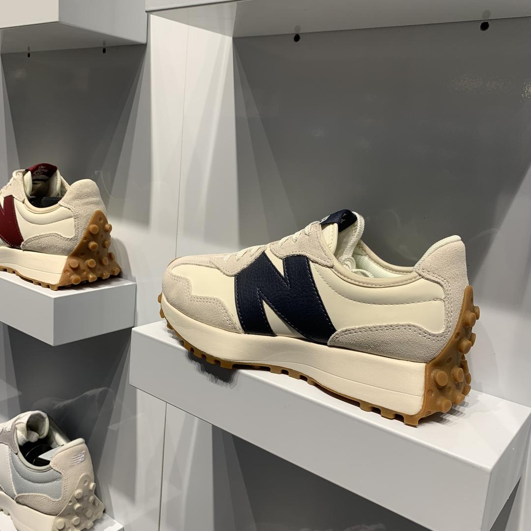 天睿运动鞋服专营店
