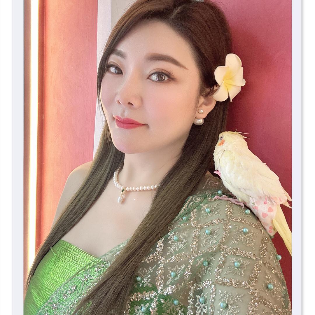 默默吖