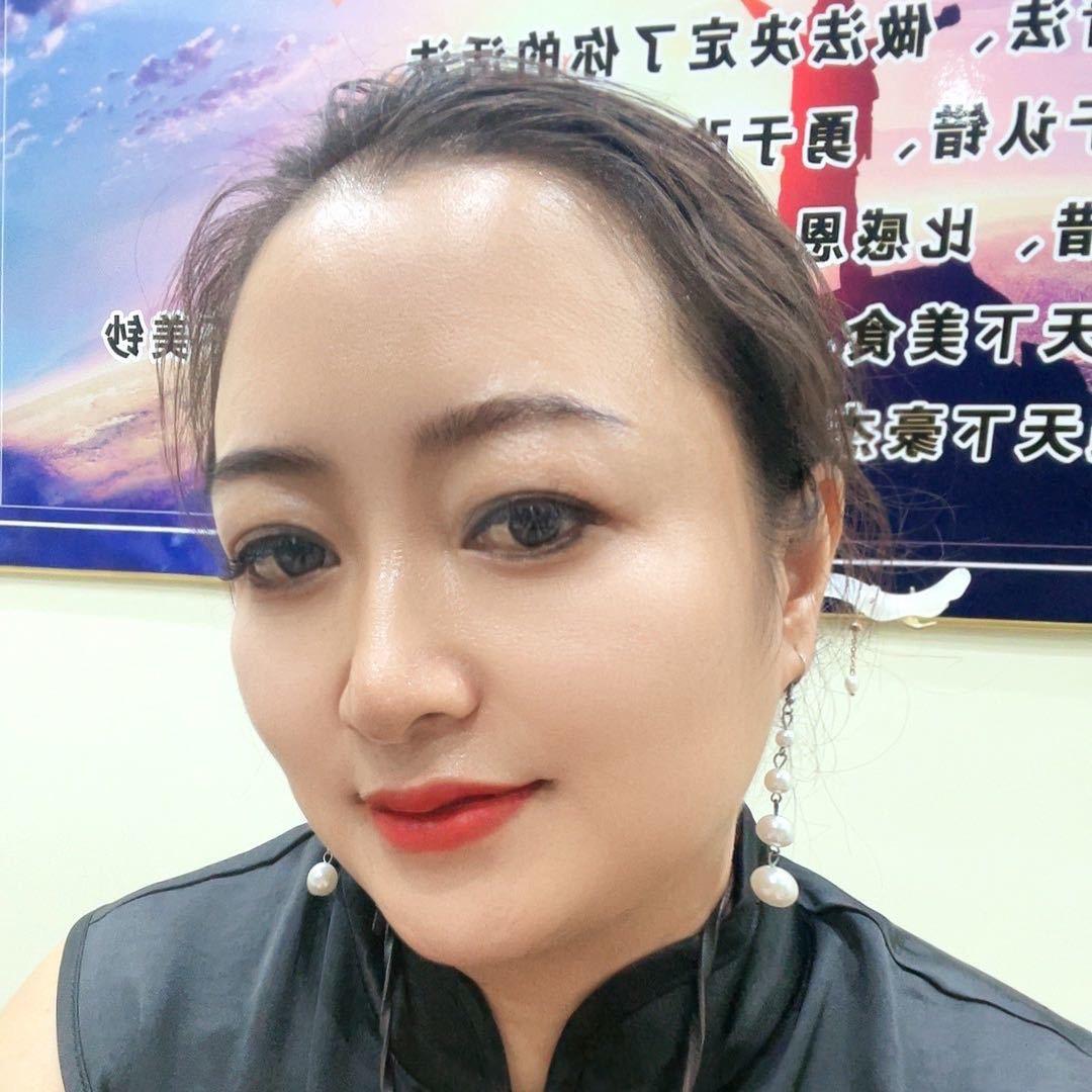 新泰艺格云木门专卖店