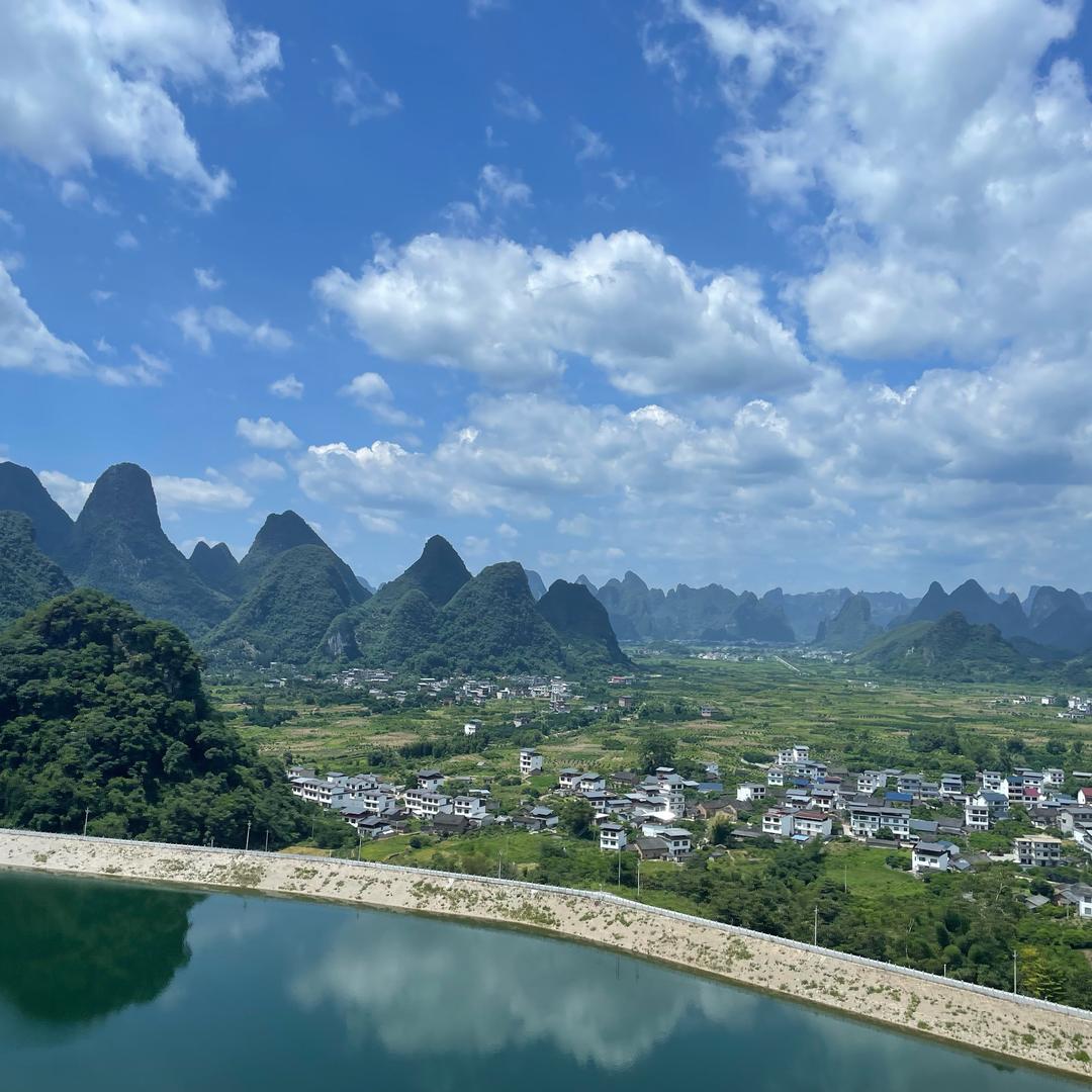 整点烧烤摊（龙驰路地质人家正对面）