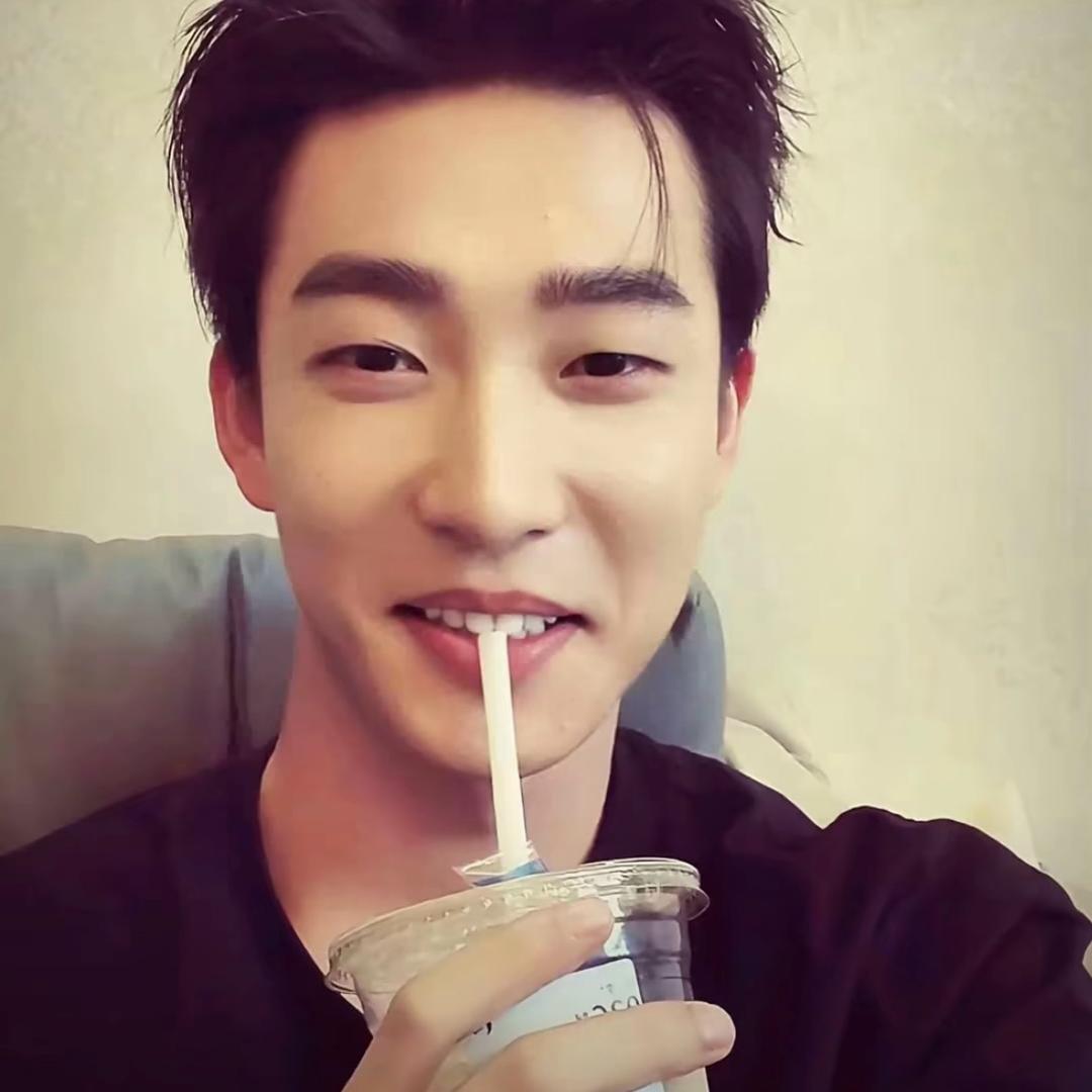 一杯冰拿铁☕️