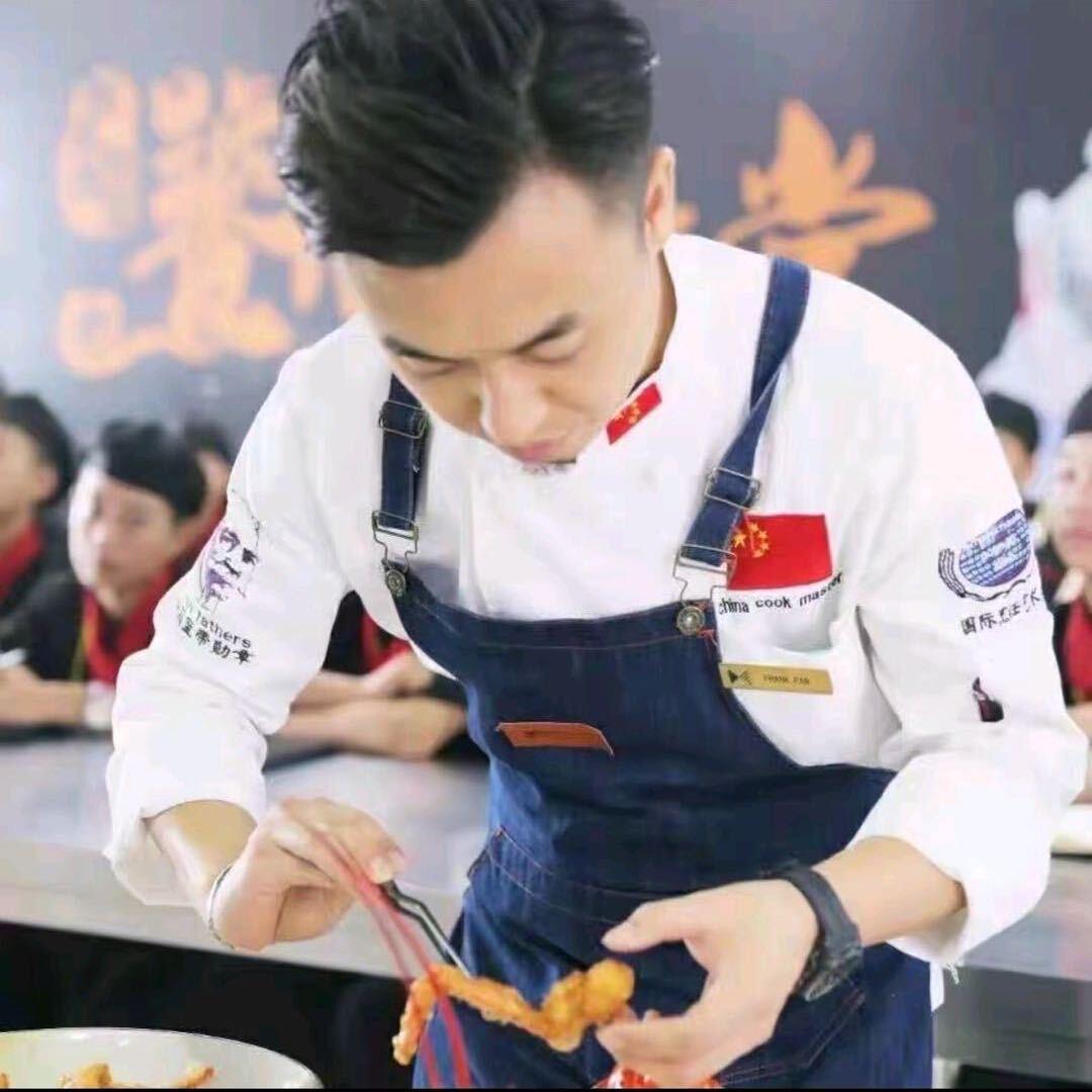 西藏自治区烹饪协会培训老师索朗多吉