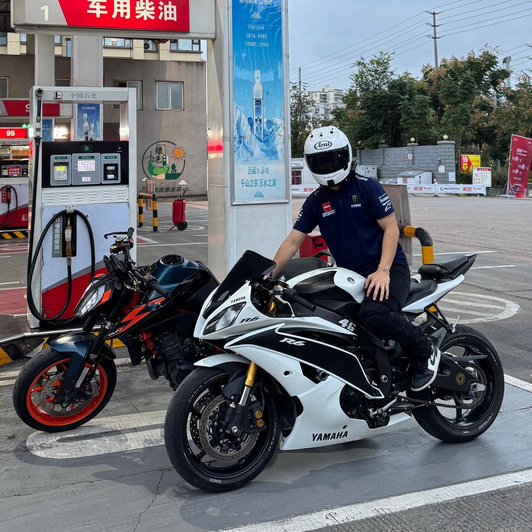 小鹏^