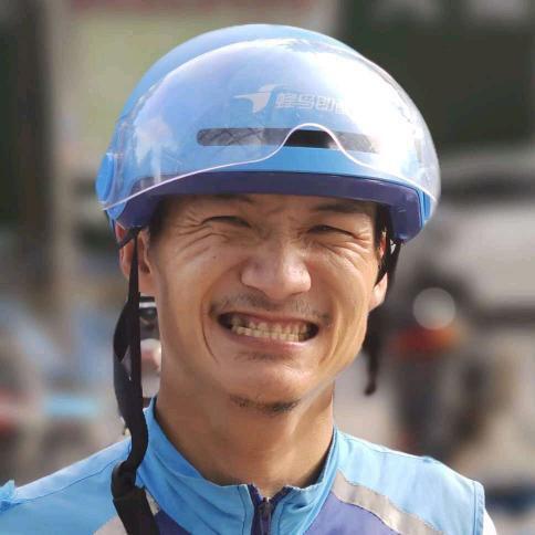 会骑车的弋哥