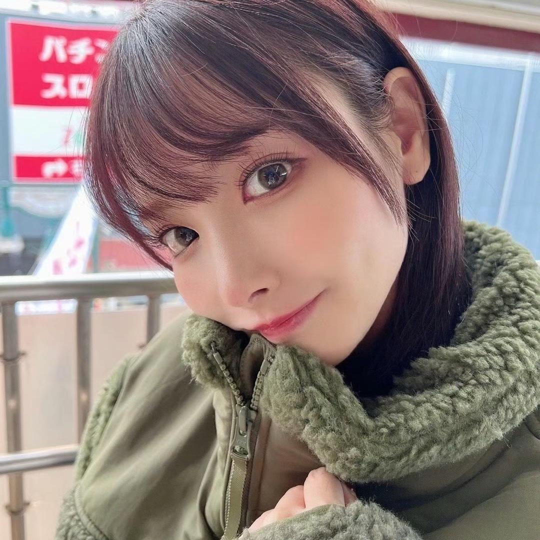 Kana Momonogi