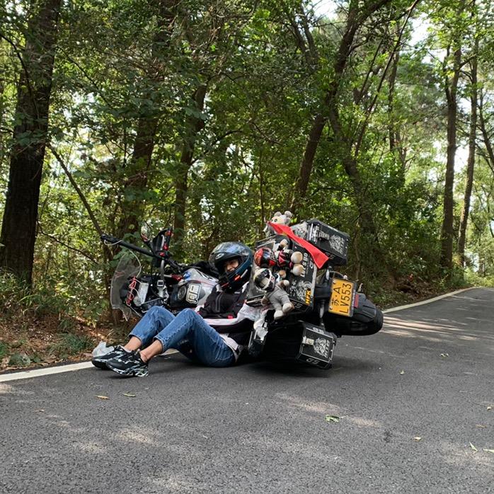 骑着摩托唱着歌🏍️
