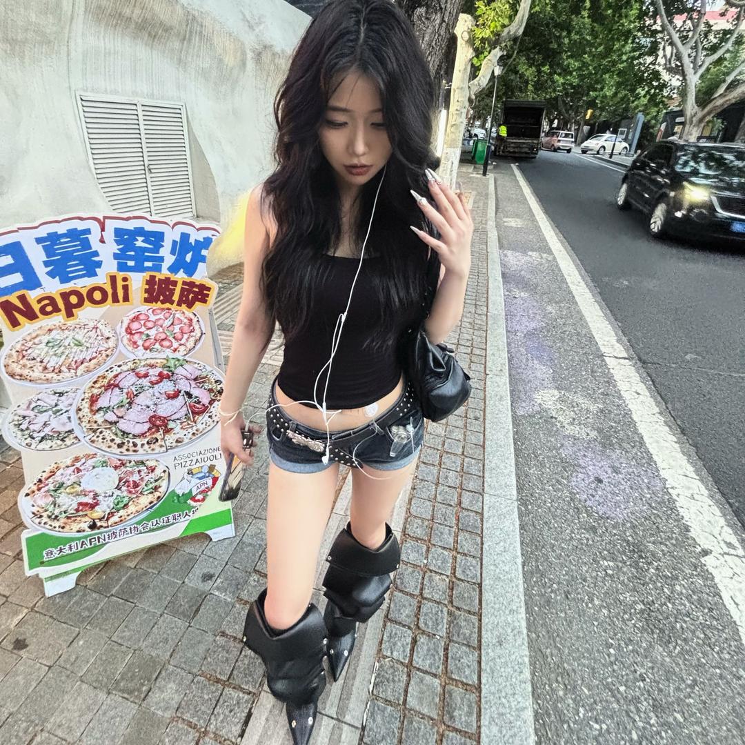 彤