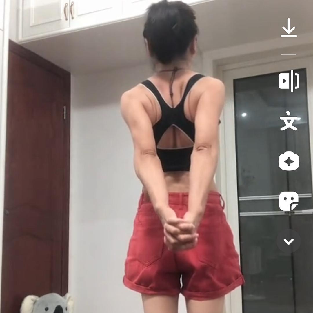 逆龄的马甲线（62岁）