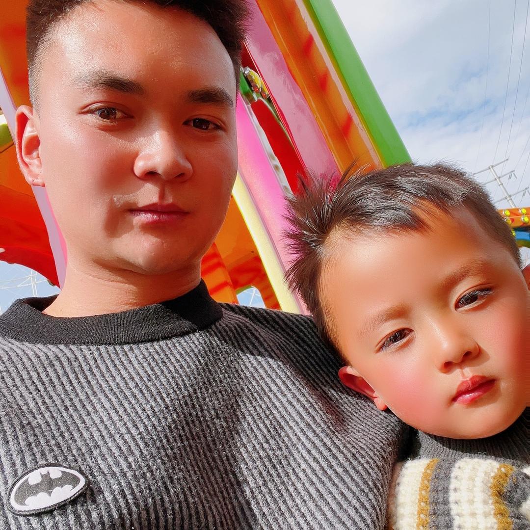 曲靖粉墙喷漆搭钢管架