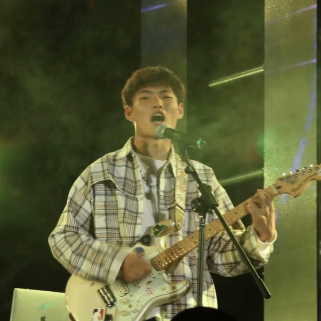 蓝天艺术-诗泽老师🎸