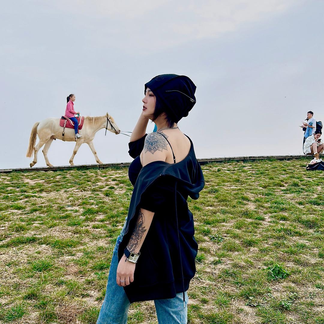 三个小负婆Rlv酒吧负责人🌚王梦梦