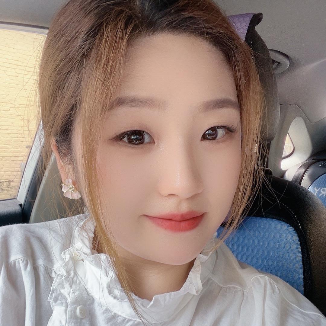 两个皮夹克的妈妈