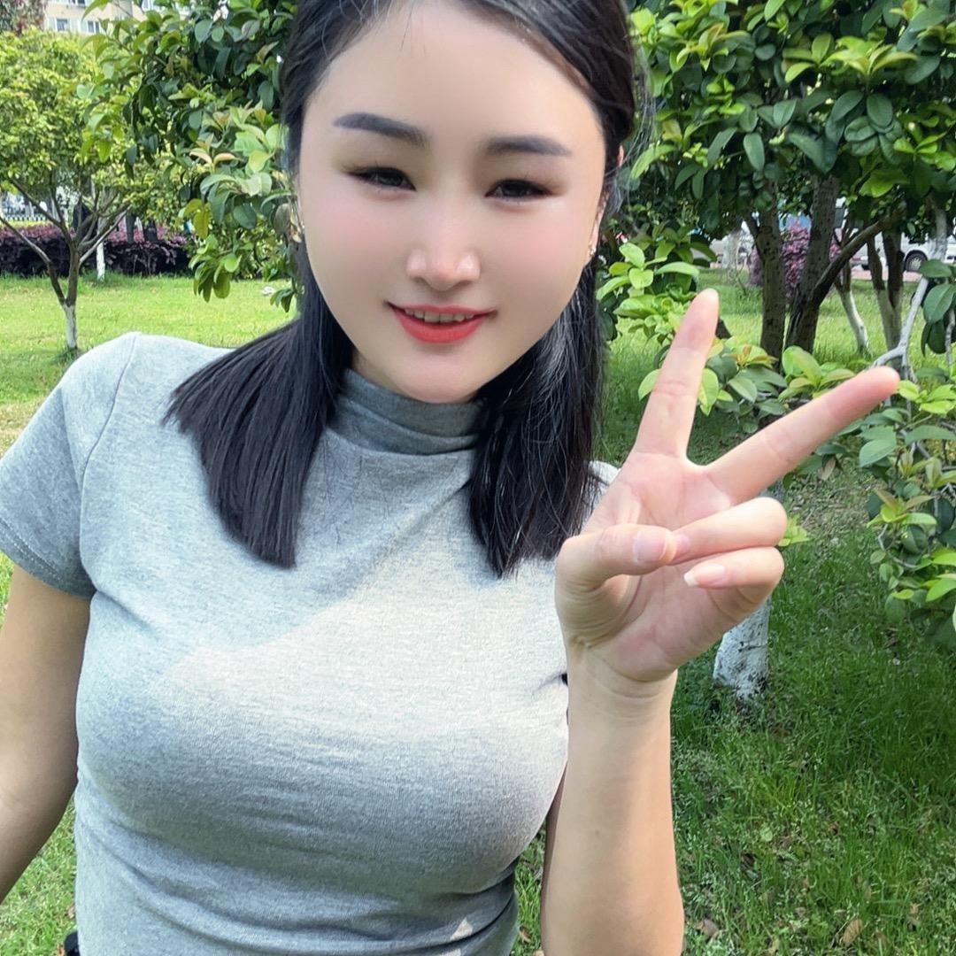 苦命女孩跟母亲相依为命