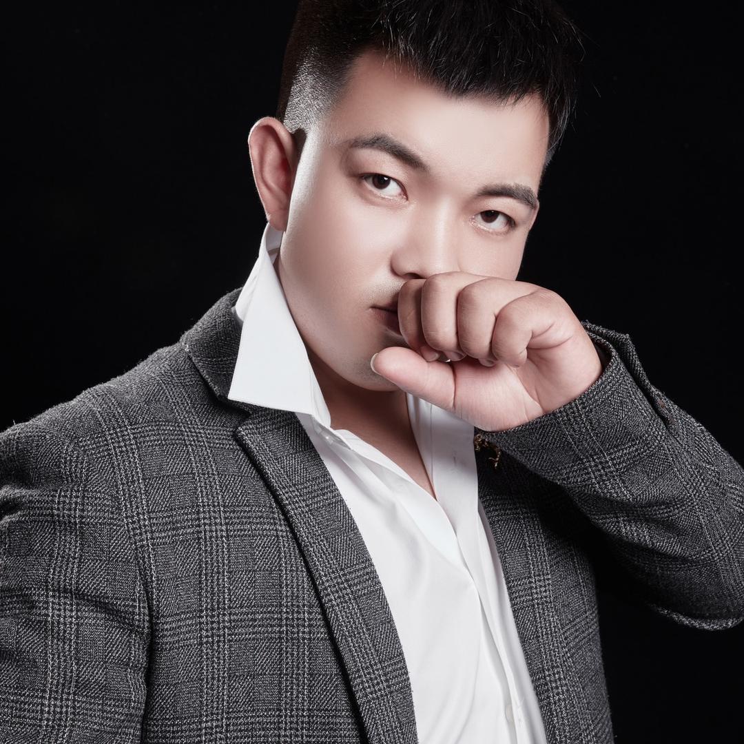 @周鹏