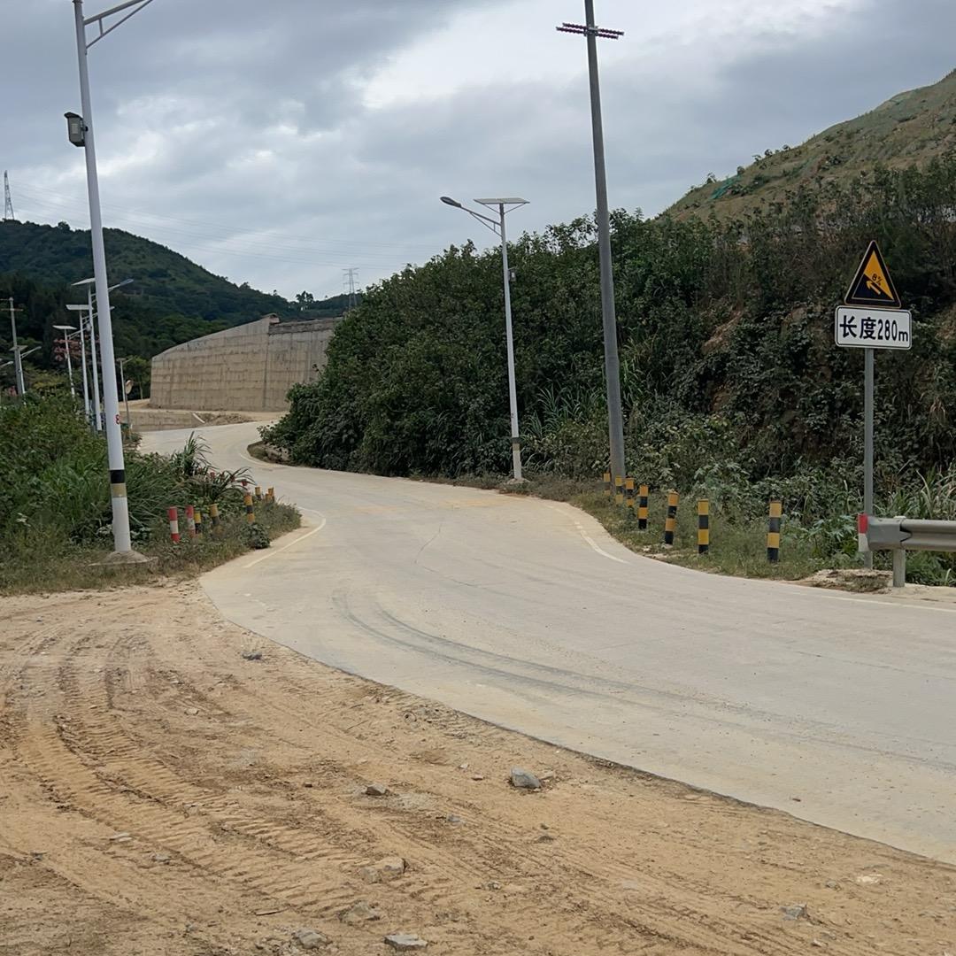 时不时低头沉默