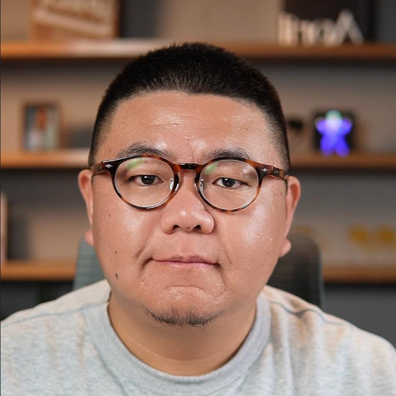 卖眼镜的敬哥哥