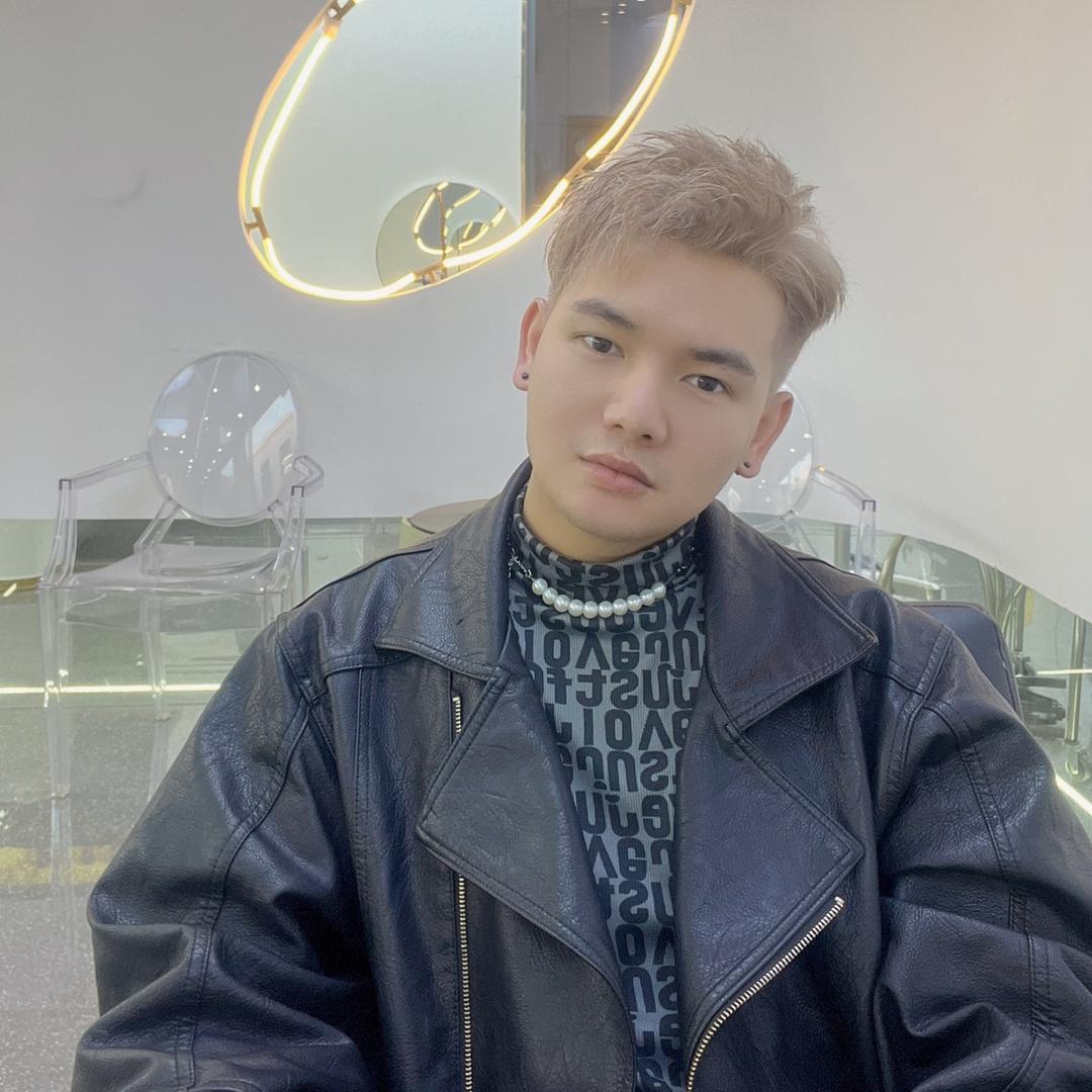 郑州染发烫发找张朋（雾色）