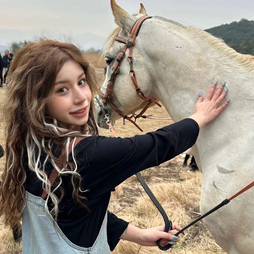 小Y.