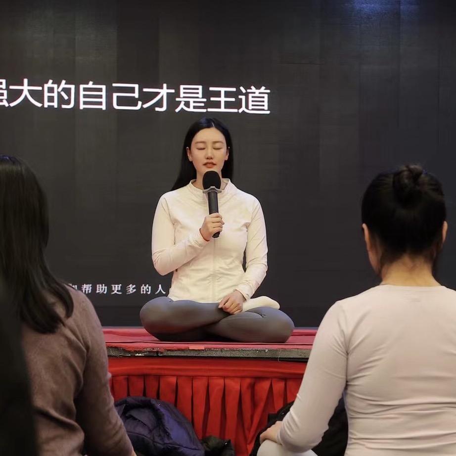 瑜伽梓涵老师