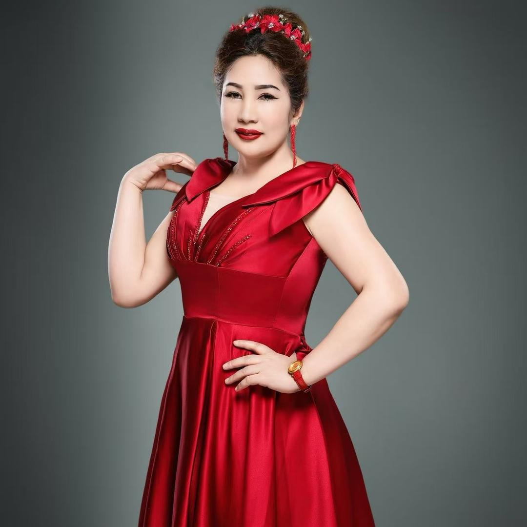 努尔比高级化妆师