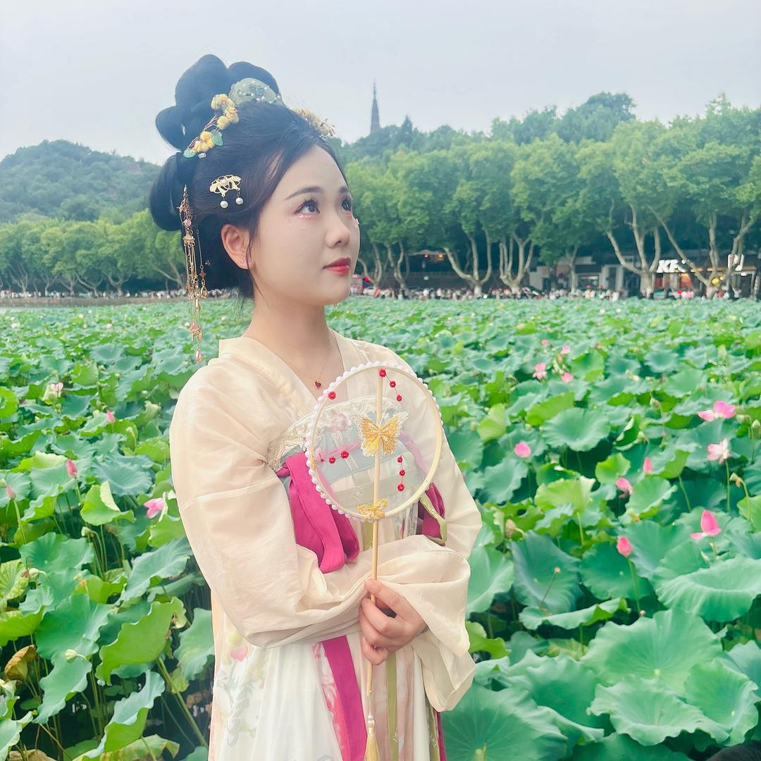 ：🌿ꪑiડડ某𐨎ᩚ人