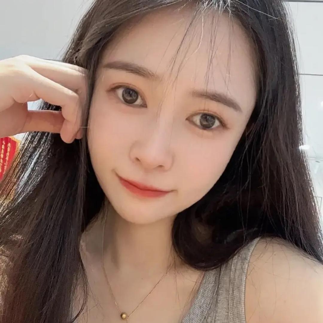 琉璃摆摊不脱妆粉底液