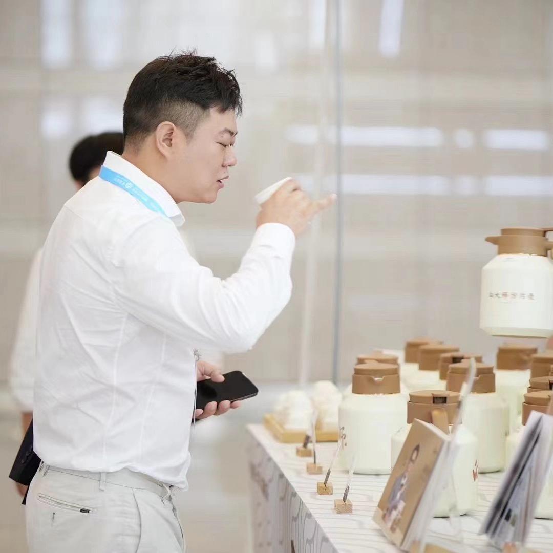 白大师小俞总