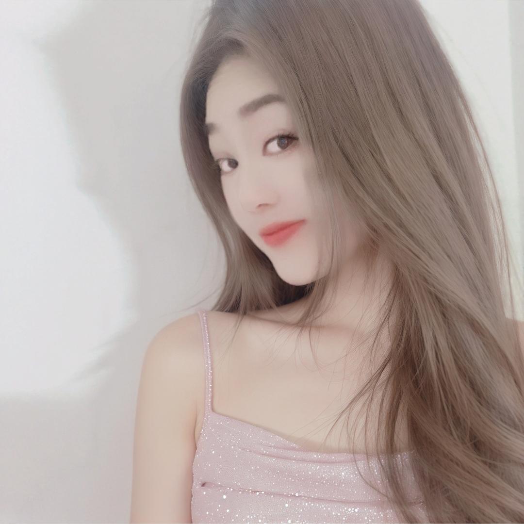 明丽。