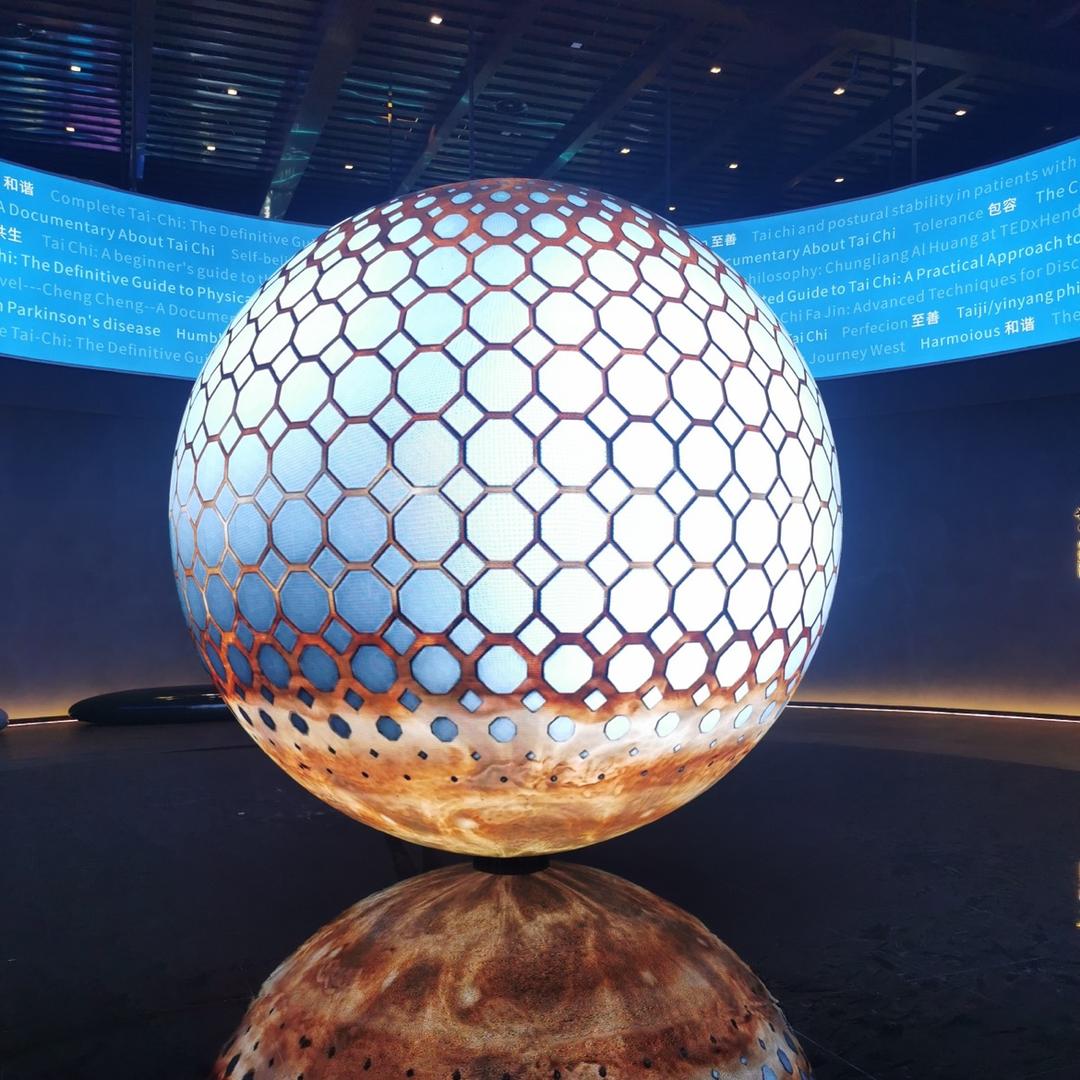 熠彩显示-专为定制化异形而生